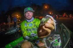 Abu Garcia Adrian Avenas Fantasista Premier / REVO4 Rocket LH Frog Casting Combo -Visserij Vondsten adrian avenas abu garcia fnpc73 7 revo4 rocket l frog casting combo 05522.1651242879