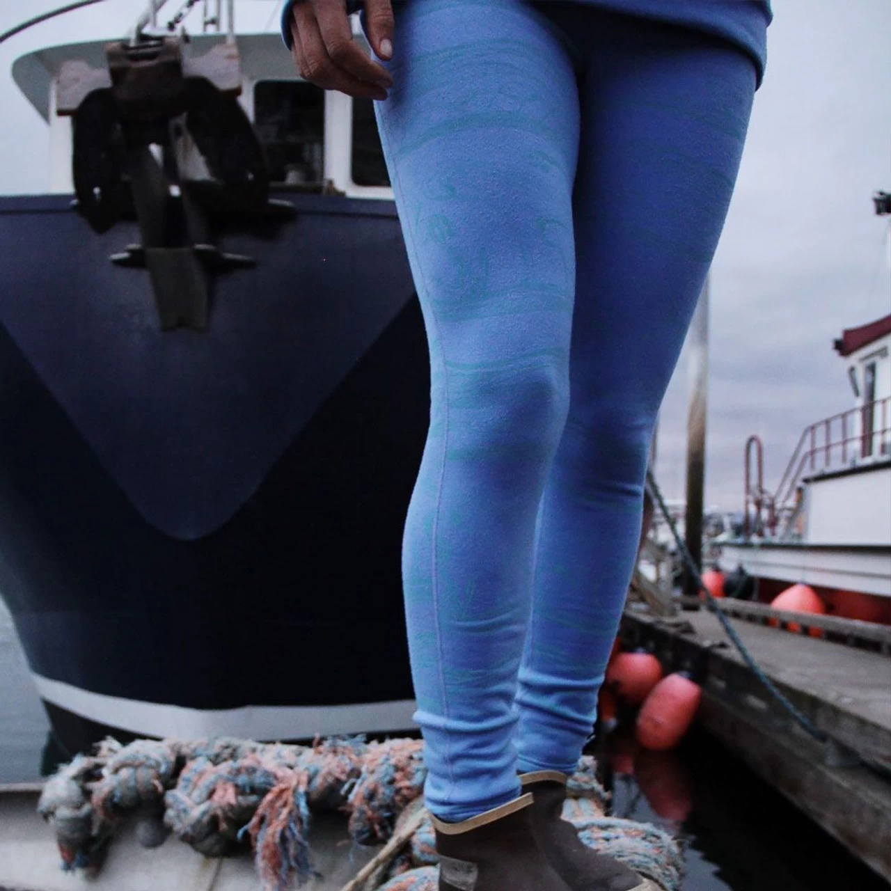 Grundens Maris Fishing Leggings X - Salmon Sisters Print 6 Grundens Maris Fishing Leggings X - Salmon Sisters Print - Image 4